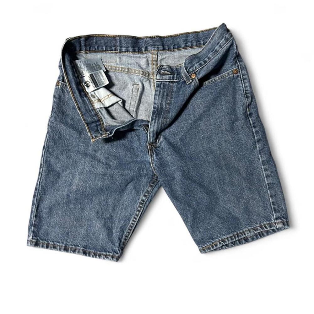 32 Levi’s denim jean 505 shorts.